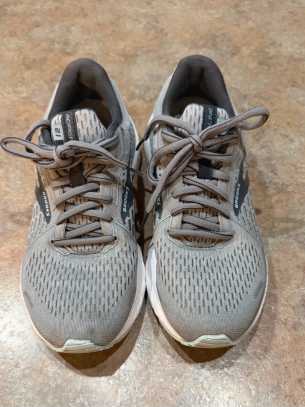Women’s  Brooks Adrenaline 21 Running Shoes. Size 7.5